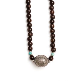 Collar con amuleto de plata antigua de Tíbet, turquesa y madera